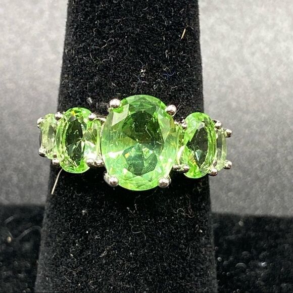 Sterling silver marked 925 five stone green ring peridot August birthstone - Picture 1 of 14
